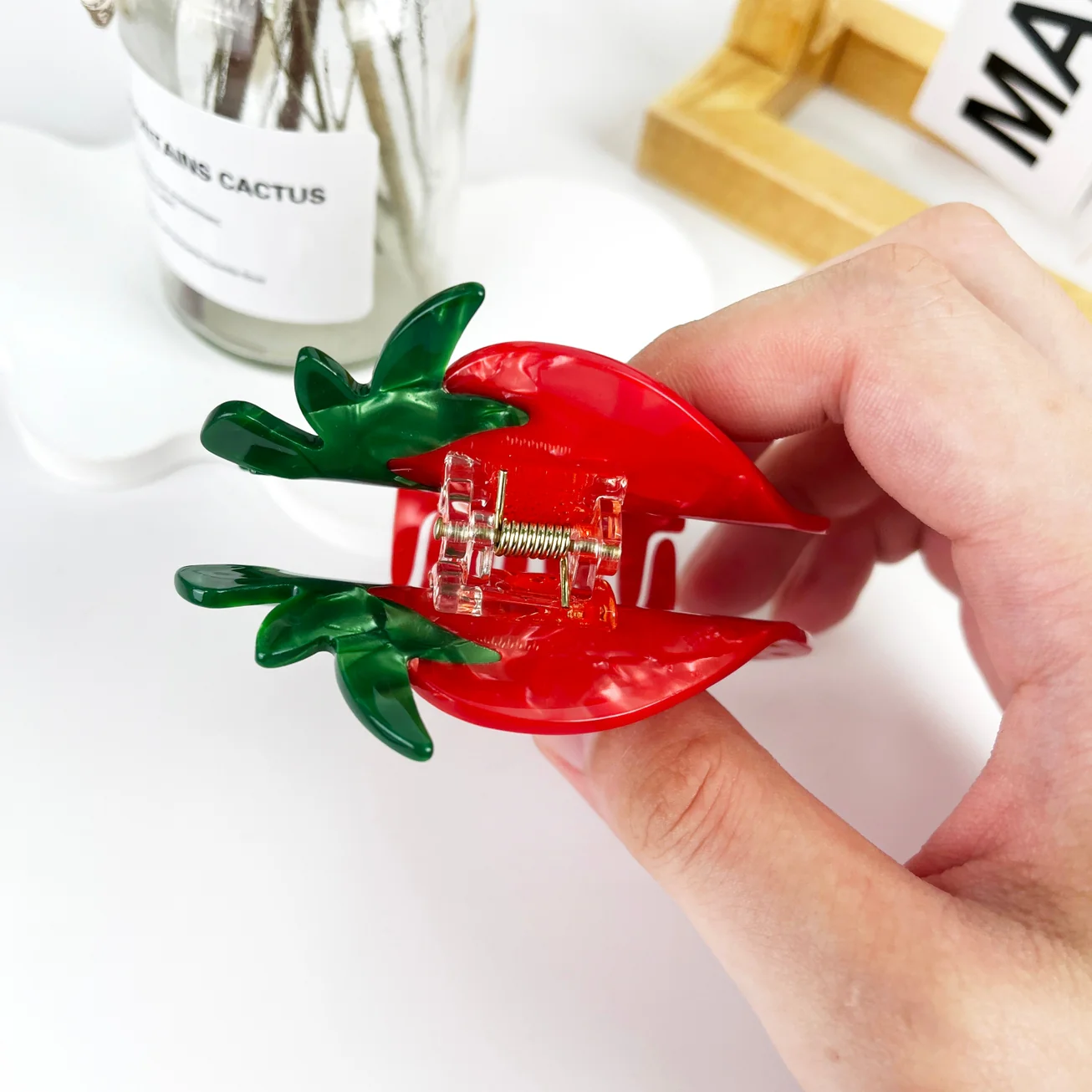 BIG STRAWBERRY CLAW CLIP - Image 3
