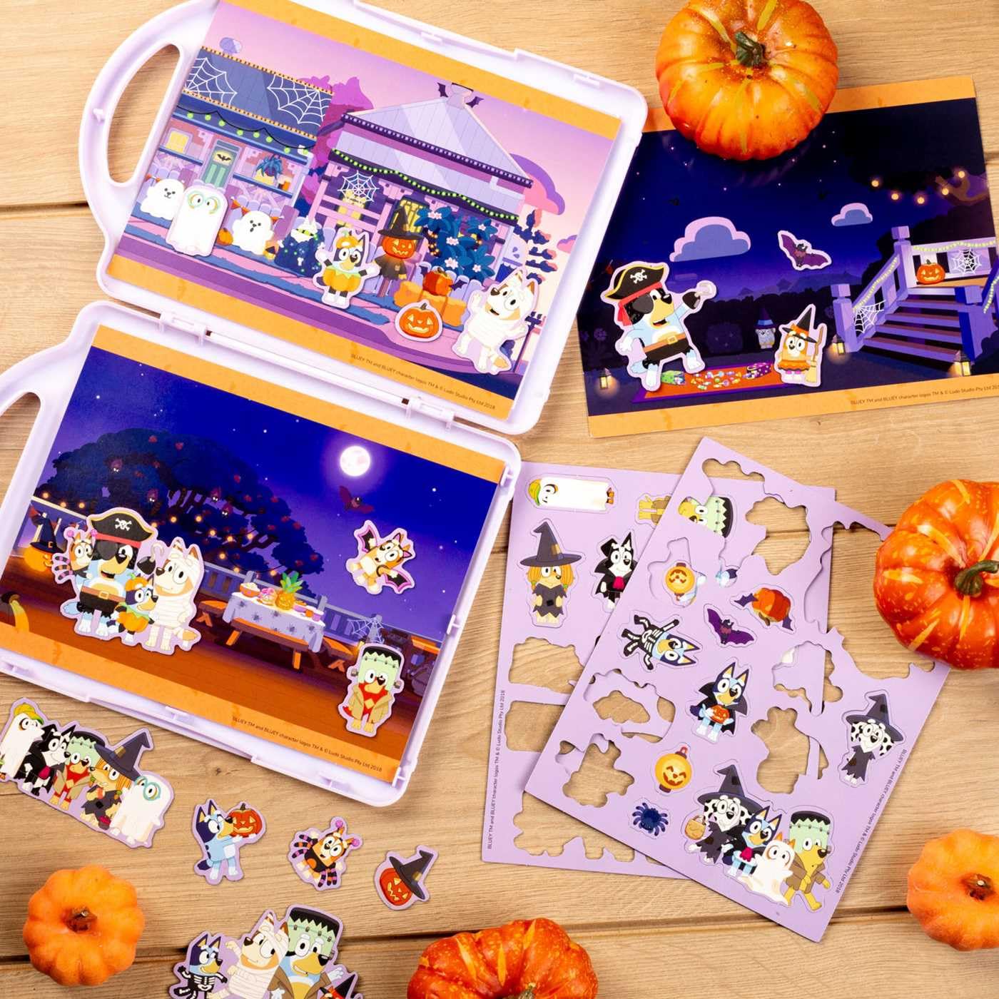 BLUEY TRICK OR TREAT ACTIVITY PAD AND PLAY SET - Image 2