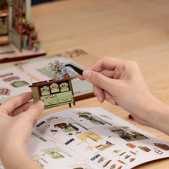 CHAMPS-ÉLYSÉES FLORIST 3-D WOODEN MINIATURE BOOK NOOK KIT - Image 3