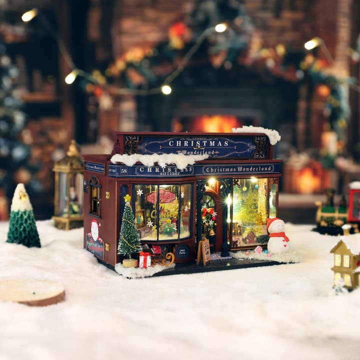 CHRISTMAS WONDERLAND: DIY MINIATURE HOUSE KIT - Image 2