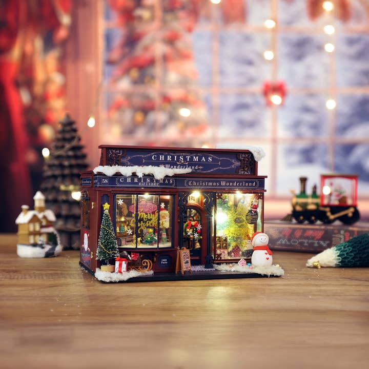CHRISTMAS WONDERLAND: DIY MINIATURE HOUSE KIT - Image 4