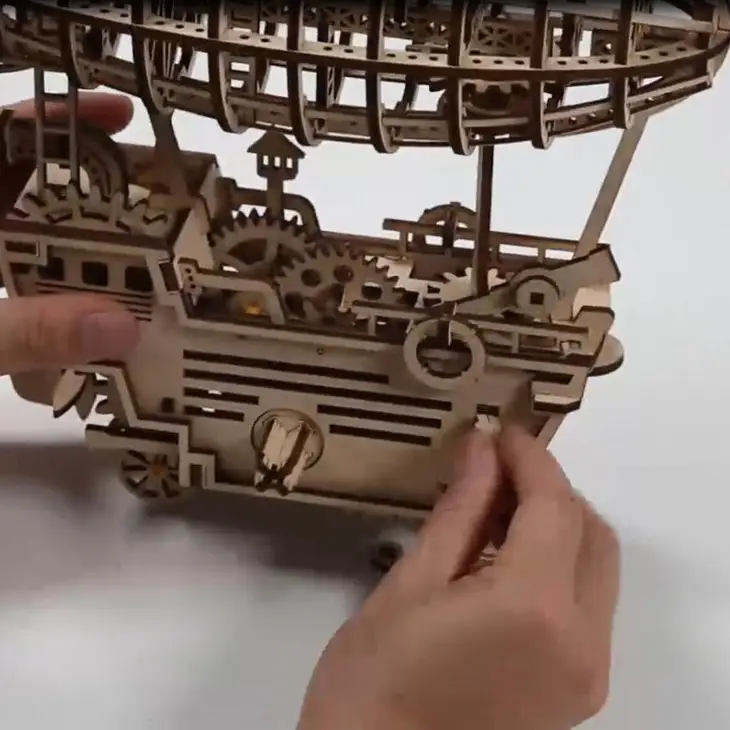 AIRSHIP 3-D WOODEN MODEL PUZZLE KIT - Image 4