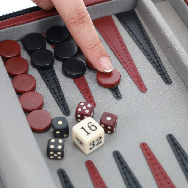 MAGNETIC BACKGAMMON WITH LEATHERETTE CASE AND CARRYING STRAP - TRAVEL SIZE - Image 4