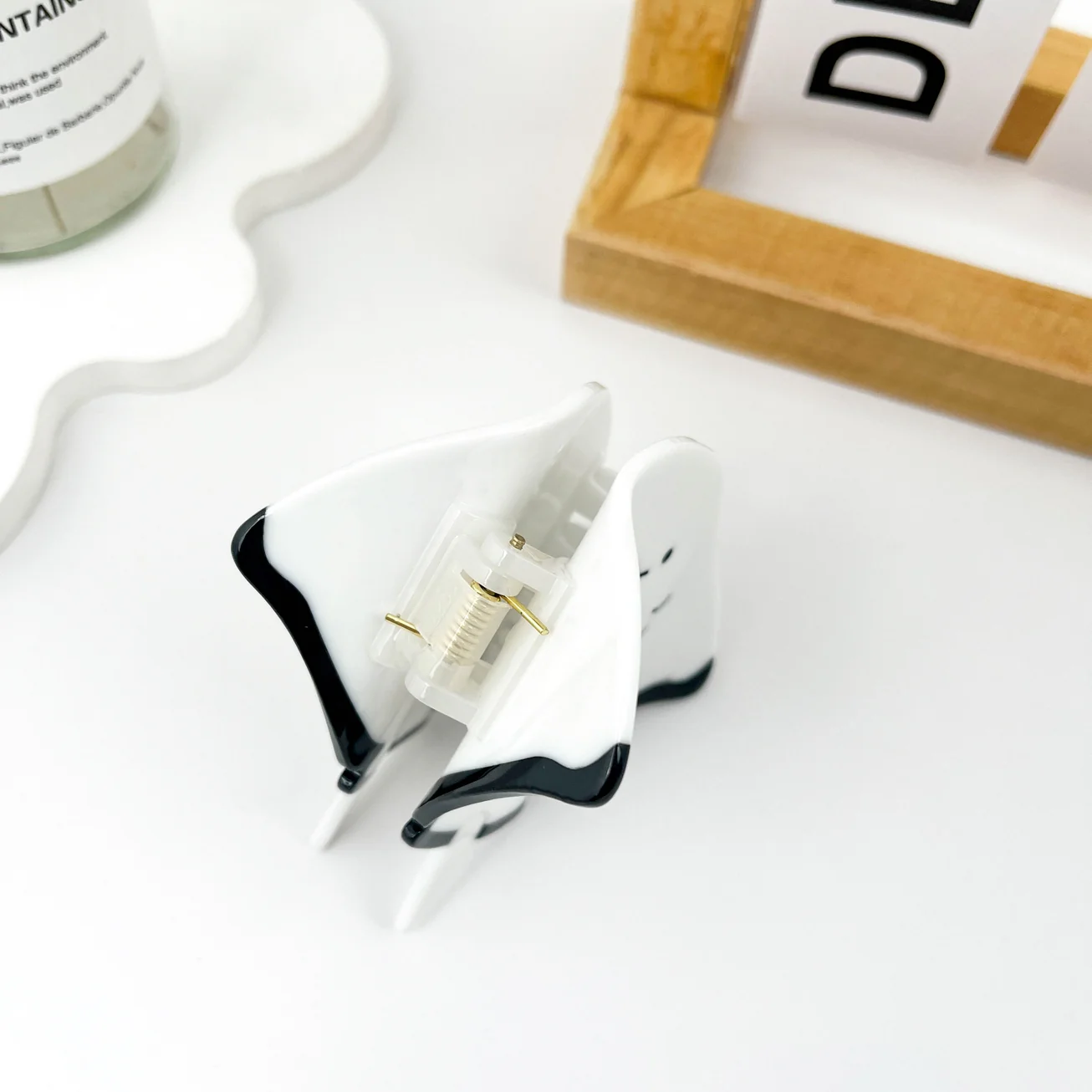 STINGRAY HAIR CLAW CLIP - Image 2