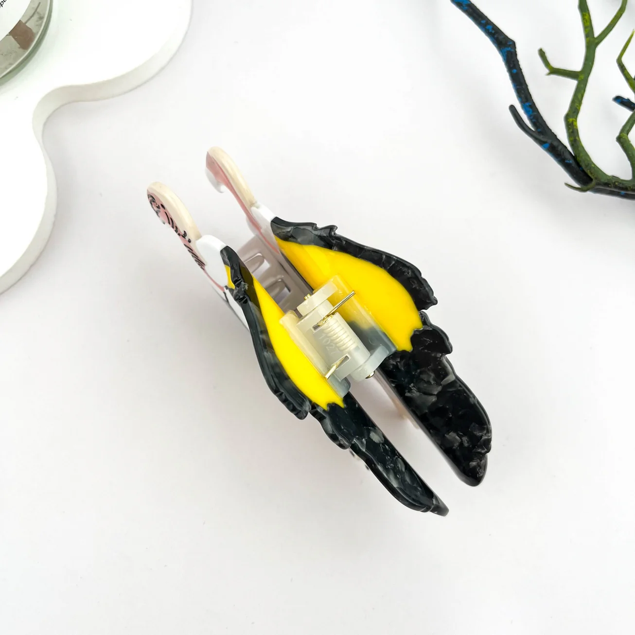 VULTURE HAIR CLAW CLIP - Image 4